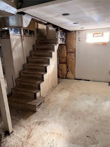 9422 Westchester Drive, St Louis, MO 63136