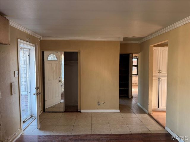 9422 Westchester Drive, St Louis, MO 63136