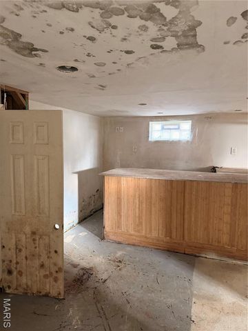 9422 Westchester Drive, St Louis, MO 63136