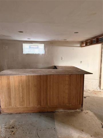 9422 Westchester Drive, St Louis, MO 63136