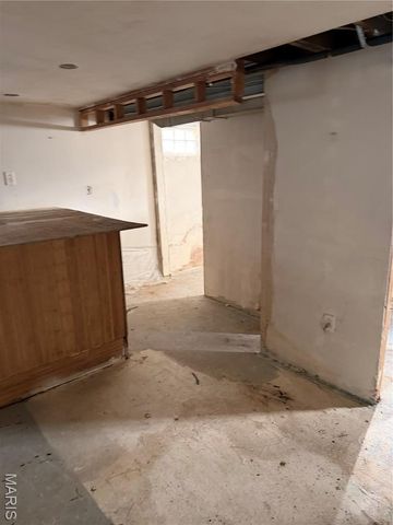 9422 Westchester Drive, St Louis, MO 63136