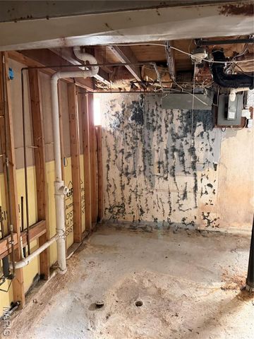 9422 Westchester Drive, St Louis, MO 63136