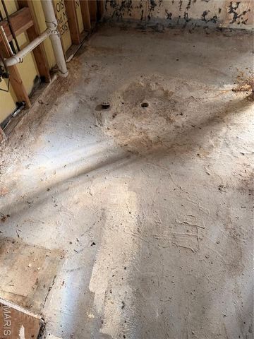 9422 Westchester Drive, St Louis, MO 63136