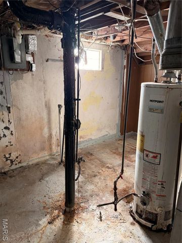 9422 Westchester Drive, St Louis, MO 63136