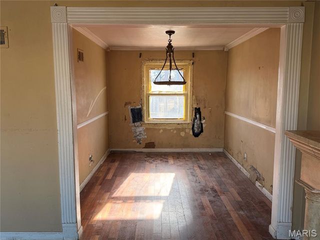 9422 Westchester Drive, St Louis, MO 63136