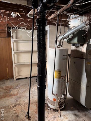 9422 Westchester Drive, St Louis, MO 63136