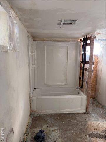 9422 Westchester Drive, St Louis, MO 63136