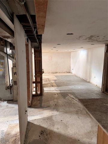 9422 Westchester Drive, St Louis, MO 63136