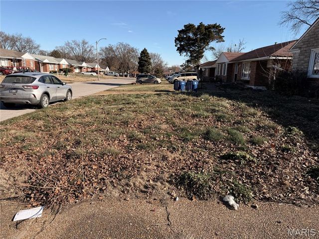 9422 Westchester Drive, St Louis, MO 63136