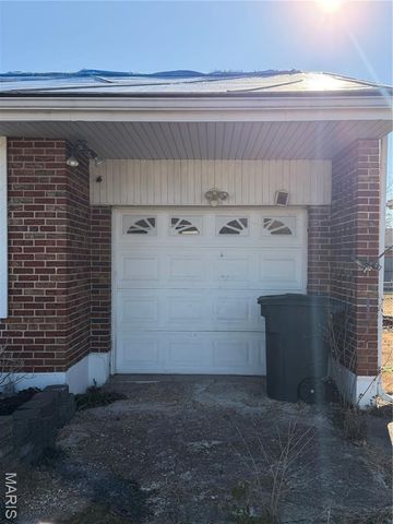 9422 Westchester Drive, St Louis, MO 63136