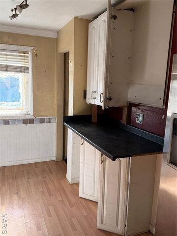 9422 Westchester Drive, St Louis, MO 63136