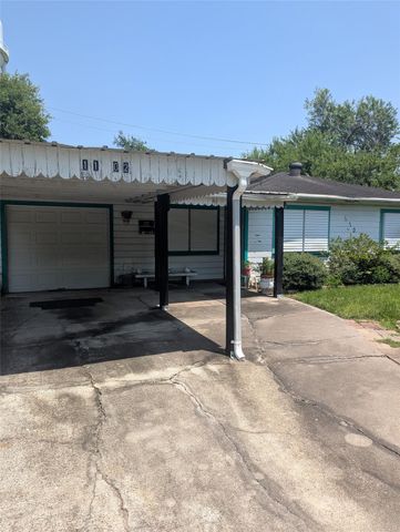 1102 Appomattox Drive N, Texas City, TX 77591