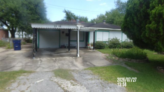 1102 Appomattox Drive N, Texas City, TX 77591