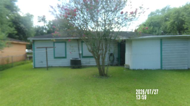 1102 Appomattox Drive N, Texas City, TX 77591