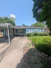 1102 Appomattox Drive N, Texas City, TX 77591