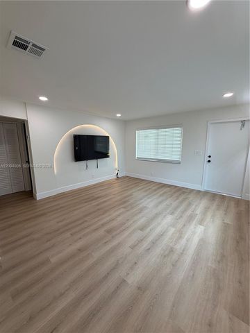 708 SW 7th Avenue, Hallandale Beach, FL 33009