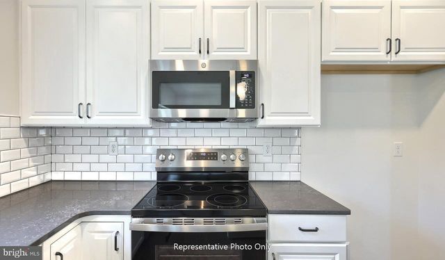7856 OAK BROOK DR, Harrisburg, PA 17112