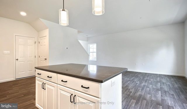 7856 OAK BROOK DR, Harrisburg, PA 17112