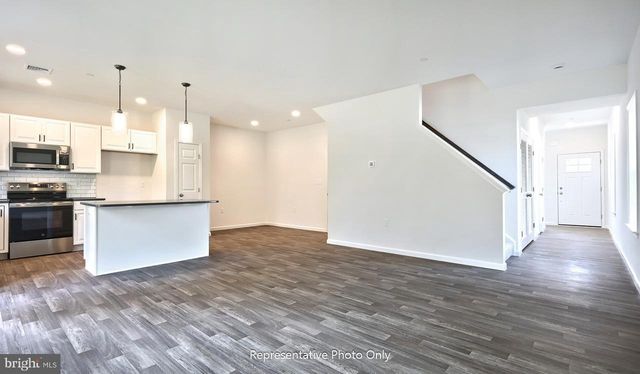 7856 OAK BROOK DR, Harrisburg, PA 17112