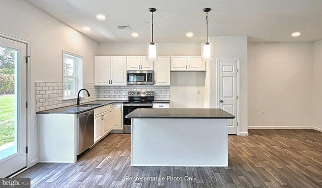 7856 OAK BROOK DR, Harrisburg, PA 17112