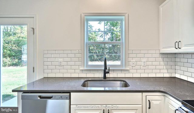 7856 OAK BROOK DR, Harrisburg, PA 17112