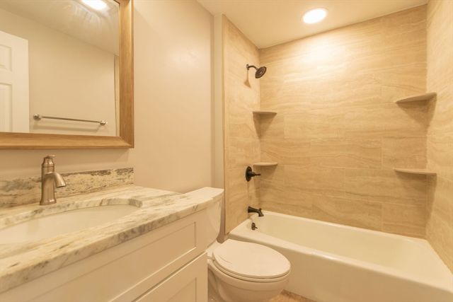 123 Mallard Circle, Agawam, MA 01001