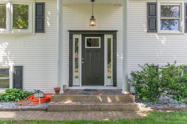 123 Mallard Circle, Agawam, MA 01001
