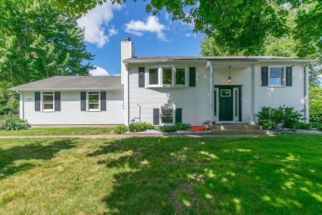 123 Mallard Circle, Agawam, MA 01001