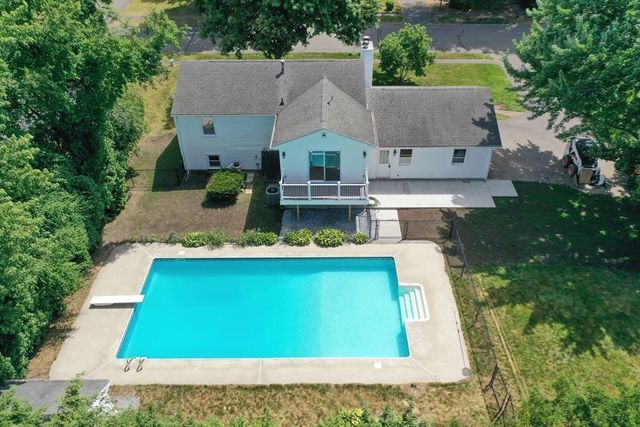 123 Mallard Circle, Agawam, MA 01001