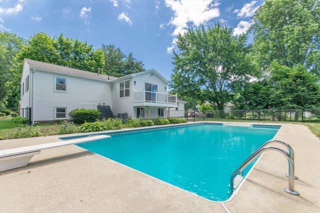 123 Mallard Circle, Agawam, MA 01001