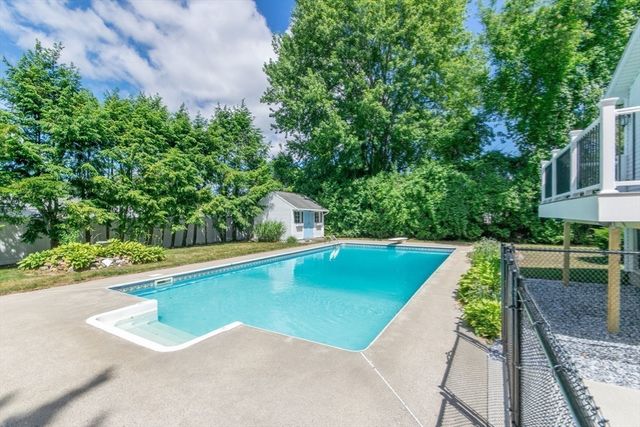 123 Mallard Circle, Agawam, MA 01001