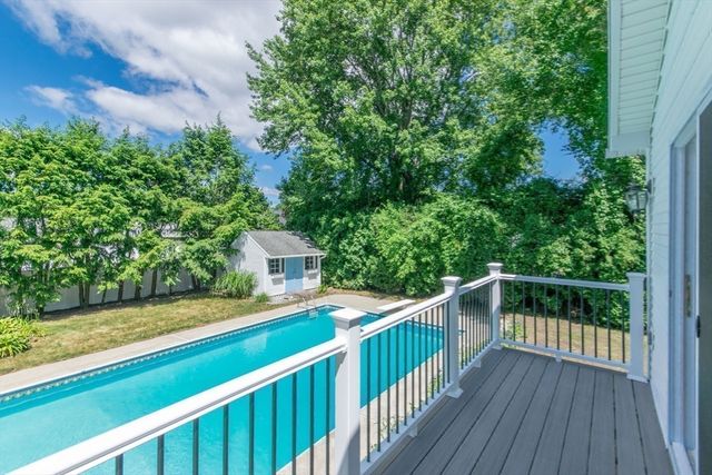 123 Mallard Circle, Agawam, MA 01001
