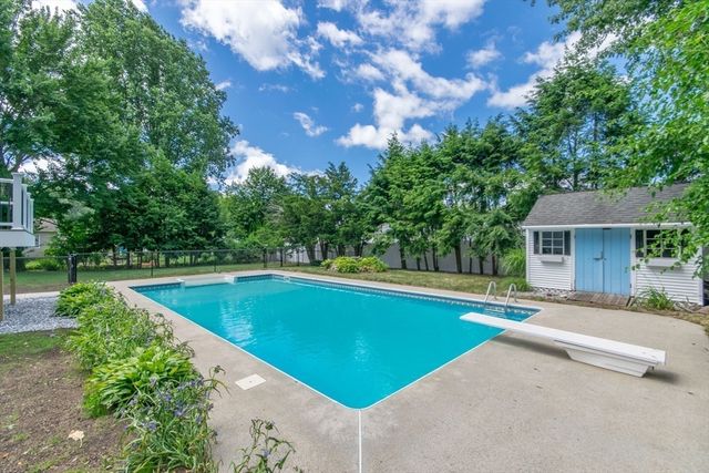 123 Mallard Circle, Agawam, MA 01001
