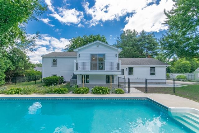 123 Mallard Circle, Agawam, MA 01001