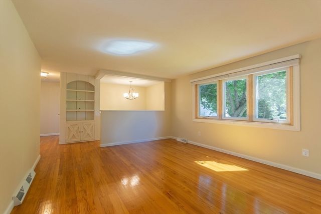 123 Mallard Circle, Agawam, MA 01001