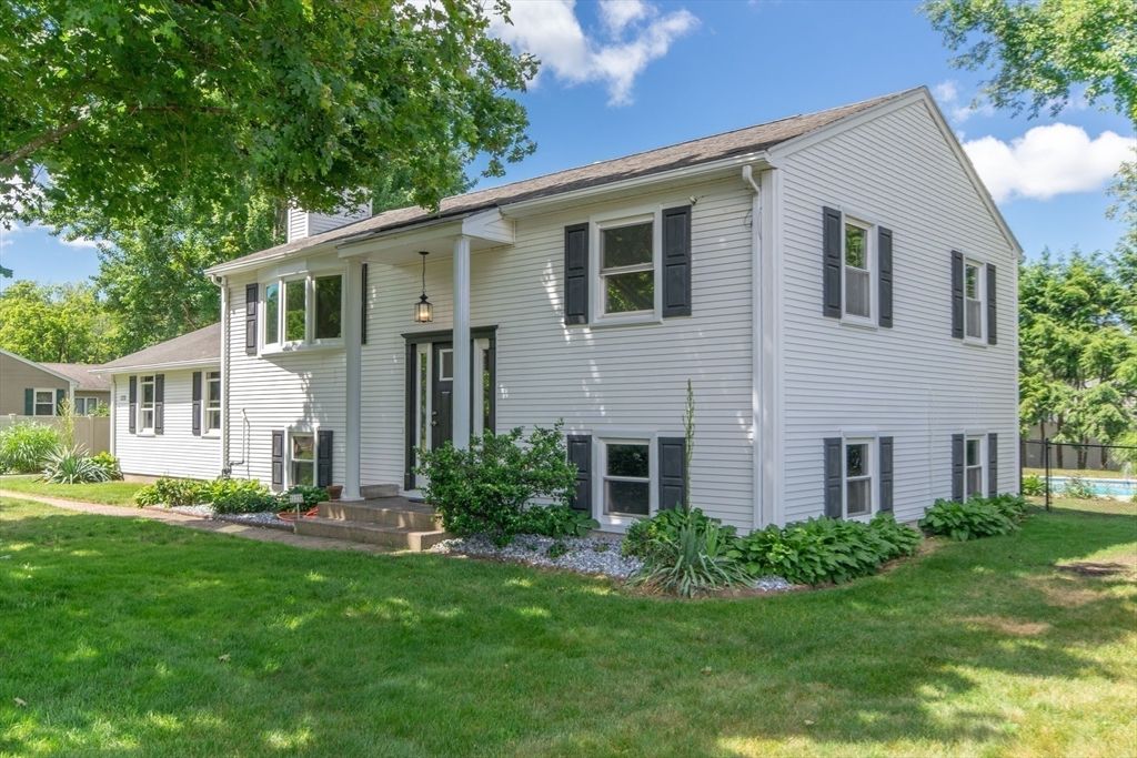 123 Mallard Circle, Agawam, MA 01001