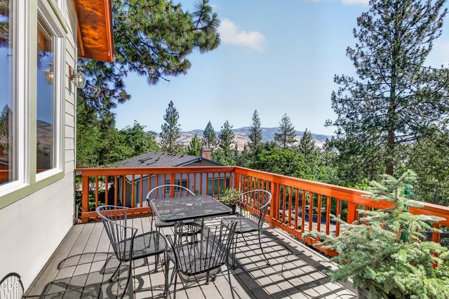 307 Hillcrest Street, Ashland, OR 97520