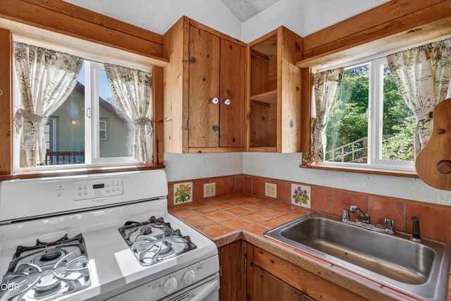 307 Hillcrest Street, Ashland, OR 97520