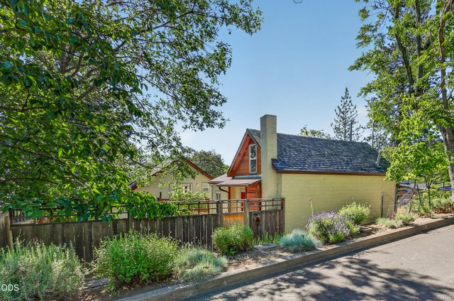 307 Hillcrest Street, Ashland, OR 97520