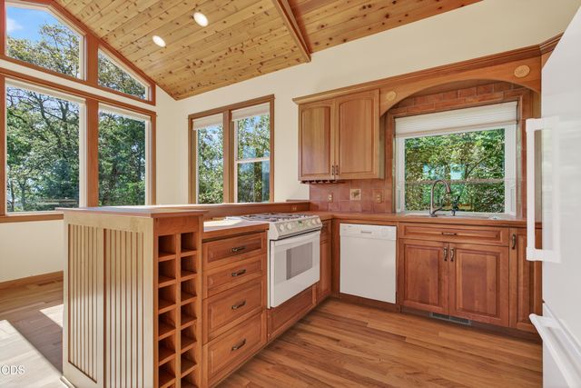 307 Hillcrest Street, Ashland, OR 97520