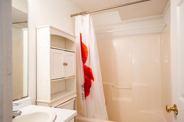 18 Victoria Gdn A, Framingham, MA 01701