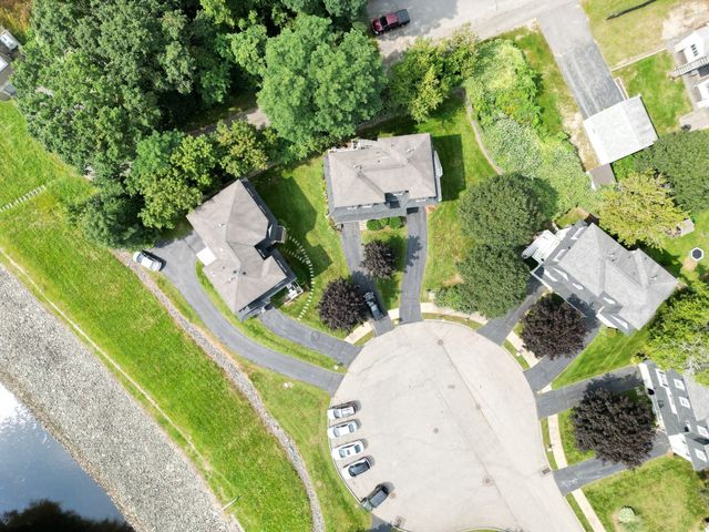 18 Victoria Gdn A, Framingham, MA 01701