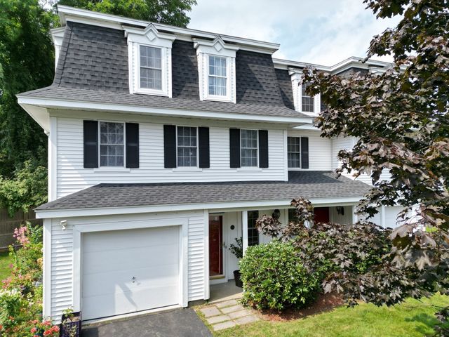18 Victoria Gdn A, Framingham, MA 01701