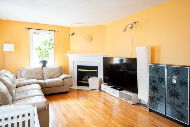 18 Victoria Gdn A, Framingham, MA 01701