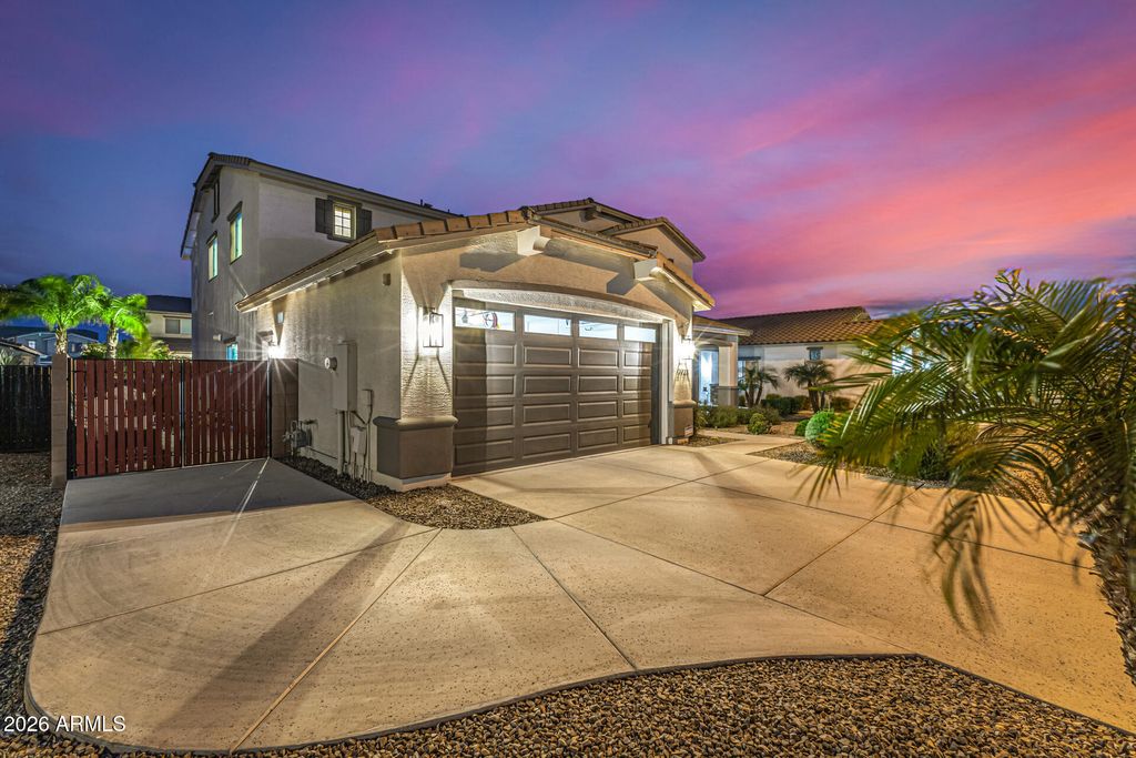 2733 E RAKESTRAW Lane, Gilbert, AZ 85298 — photo 2