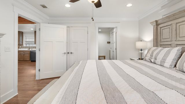 521 W Juniper Avenue, Defuniak Springs, FL 32433