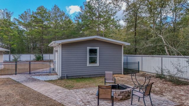 521 W Juniper Avenue, Defuniak Springs, FL 32433