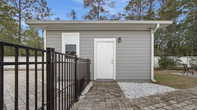 521 W Juniper Avenue, Defuniak Springs, FL 32433