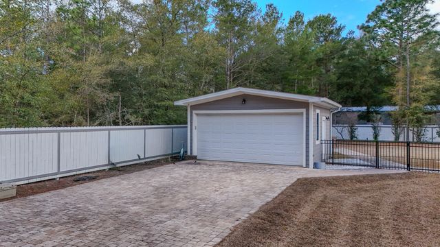 521 W Juniper Avenue, Defuniak Springs, FL 32433