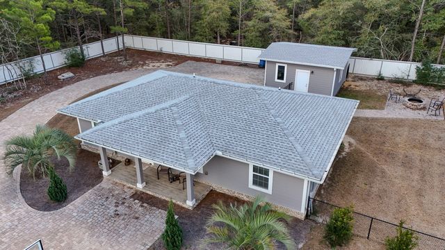 521 W Juniper Avenue, Defuniak Springs, FL 32433